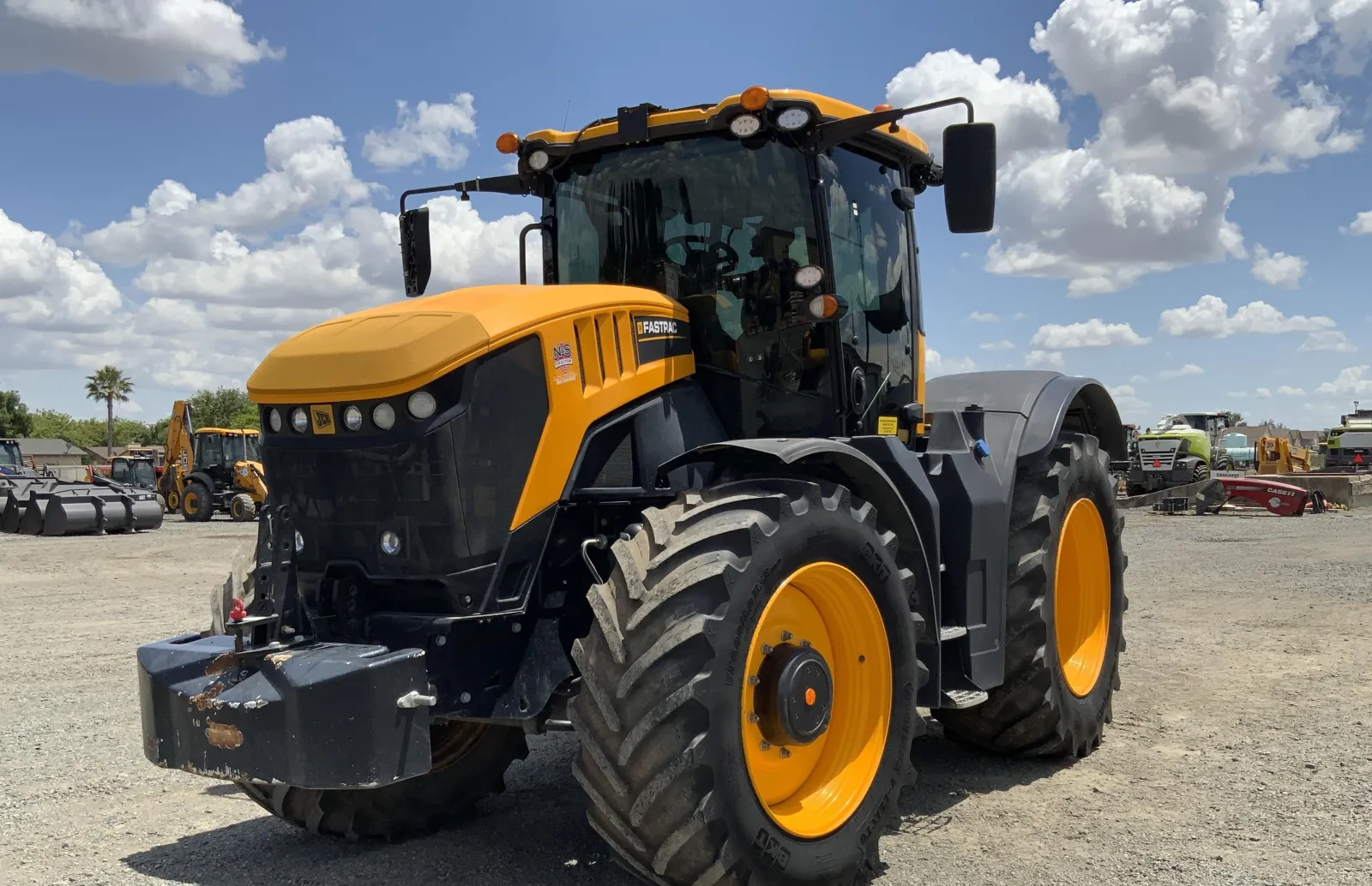 2022 JCB 8330 Tractor