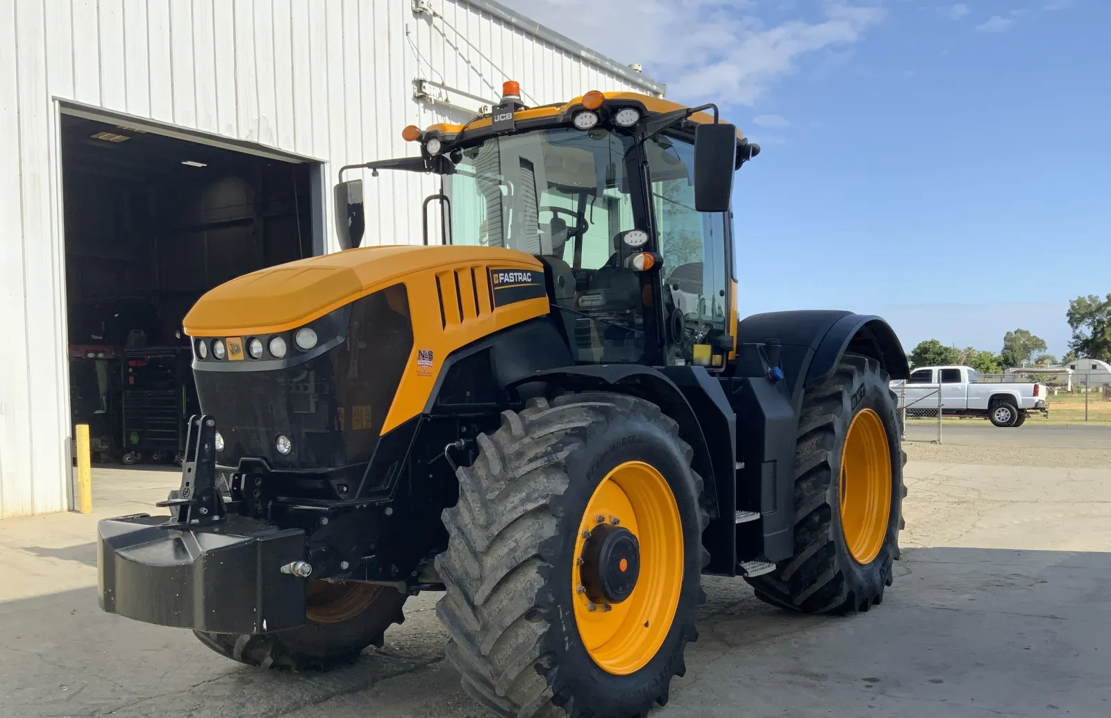 2022 JCB 8330 Tractor